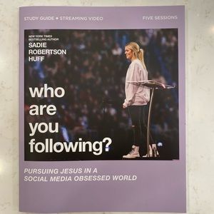 Sadie Robertson Huff book Who are you following